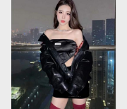StripChat新人主播BellaKio婉儿特写表演，高颜值身材直播黑丝资源1V231M