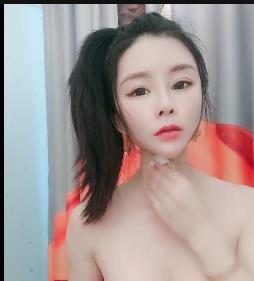 瑜伽女神艾老师自拍视频：性感舞蹈教学，时长3分50秒，D奶裙惊艳表演