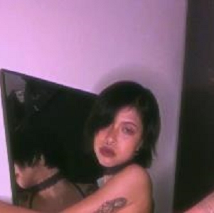 高颜值小姐姐OnlyFans首秀,唢呐自拍惊艳时长7分钟,坐桩吹棍子鼻环下半身神秘,快来下载!