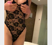 精选妻子雪玲儿:黑丝诱惑,有趣小热裤,视觉神经感觉!