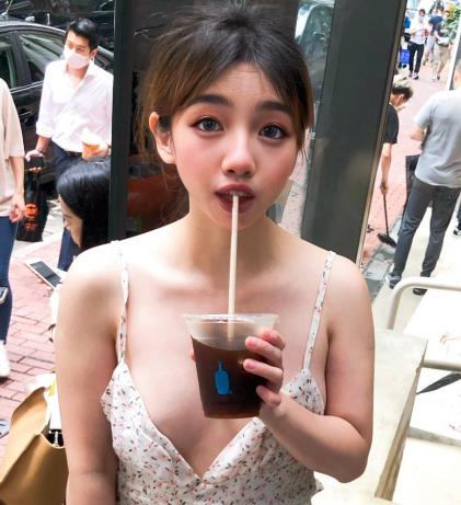 伊理文自拍作品图集+公交车视频香港推特