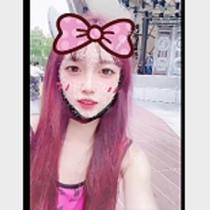 顶级艺术家娜娜a自拍作品，地铁景区15V-2.4G视频