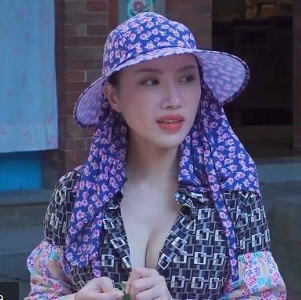 麻豆合集：传媒姐妹花农村兄弟主播玩神家族团圆多人游剧情