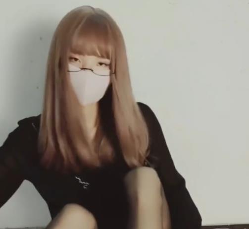 TS-jinwanxuan1999：39V，3.5G，硅胶球、牛奶等新玩法，互动多，粉丝狂涨