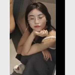 大学四姐妹团建自拍眼镜妹合租套房互动狼似虎视频下载