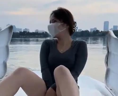 美杜莎私拍高颜长腿大胆路人酒店9V1.3G