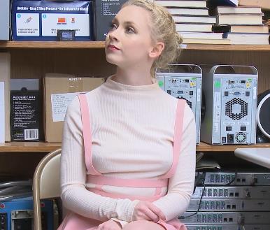 超市保安部门反差视频：白人妹子小菊检查后门享受2V，7.1G