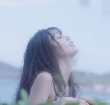 《B站宅舞节目《悄悄话》超火小黄歌改编，尴尬同事全场哄笑，下载观看！》