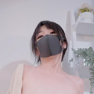 玩偶姐姐真面目揭秘：福利姬的两面人真身