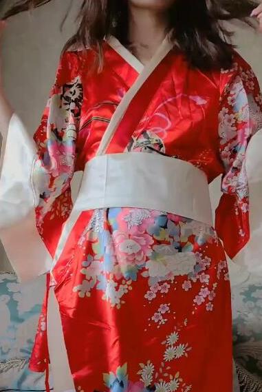 FL姬活捉一只云云吖视频合集，154MB舞蹈作品露脸颜值玲珑小脚