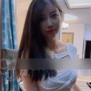 杨晨晨定制视频:脱衣扑克,120M,车头灯蜜桃臀