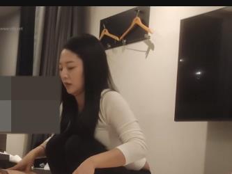 韩国探花按摩姐姐大战小胖子，表情自信，时长1小时12分钟，下载观看