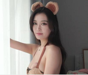 Una尤奈妻子事业敬业，游戏R棒J飙视频资源