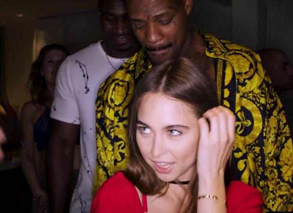 大战黑佬！柠檬水与小美女6V1身形比例勾起小心心时长1小时05分