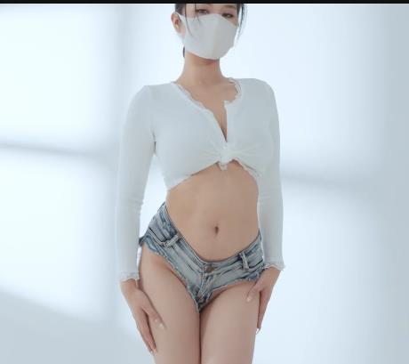 Nina自拍瑜伽视频21分钟特写，观看下载