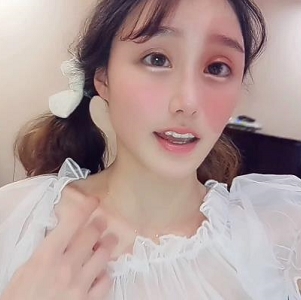 完美露脸美貌短视频,颜值身材一绝,N子调皮用嘴4分钟