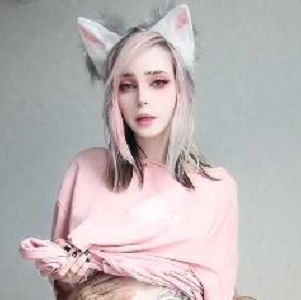 P站超美洋娃娃pinkloving神秘处剧情演出，唯美身材娇小，用嘴画面火爆