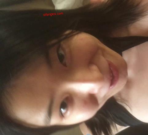 网红何惠：美国留学少女大罩杯美妆视频