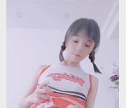 38V-8.5G推特妹子2自拍视频，男主约粉丝露脸内部人员L道具用嘴