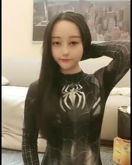 全网爆火！小热巴和闺双F~打粑粑合集，3V-7.4G，闺蜜互T~道就娆P友分享！