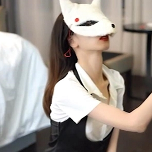 软软学姐私拍作品展示，10V1.3G，来钱快，勤快漏脸