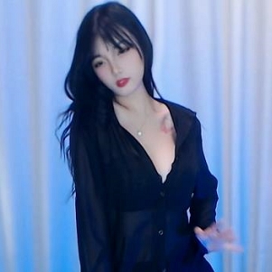 网易精选美女T衣舞视频9分钟时长,梦甜舞姿优美,L~S舞完美演绎