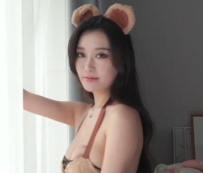 Una尤奈：游戏敬业妻子，身材颜值超甜，榨J飙S视频数量丰富