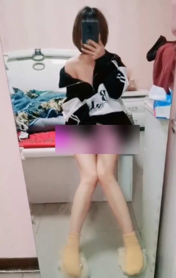 陈可儿直播放飞自我家人面前展示视频