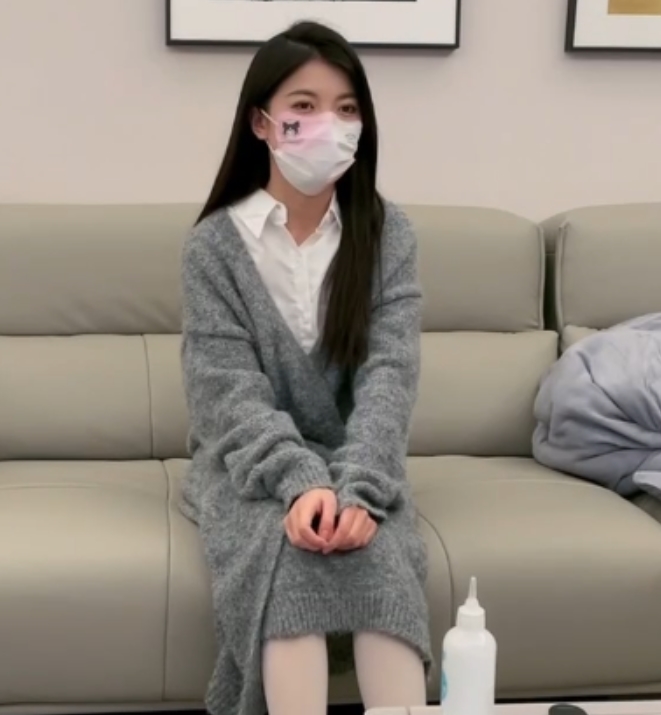 小二先生32.8g：指教靓女，增加ED2K链接，新增4K贴贴