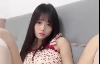 奶萝喵:甜美可爱的网络红人,自拍图集+舞蹈视频,道具秀+下水道挑战,5部出勤作品等你来看!