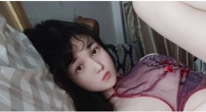 想要欣赏超级人气东南亚美女Erica_hand的精彩表现，不妨收藏这个高品质的P站网红越南妹合集！一共包含19个视频，总大小达到1.2GB，让你尽情领略她大眼豪放的魅力！