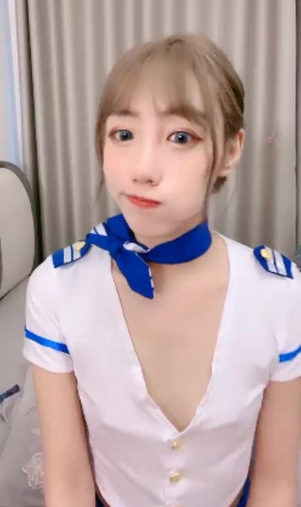 反差女友国服少女小怡：50个视频32.9G，收藏热议不断