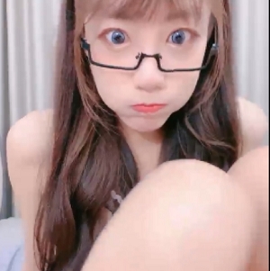 反差女友国服少女小怡：50个视频32.9G，收藏热议不断