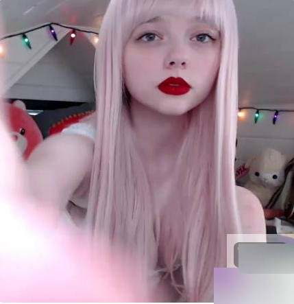 evieserena：童颜大罩杯萌妹Onlyfans合集，24V视频总计12.4G