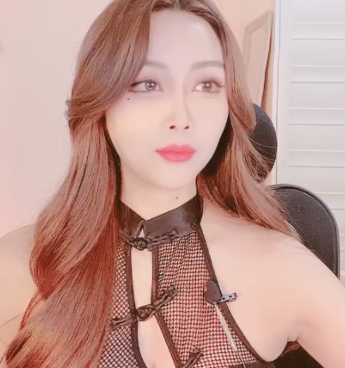 神秘美女娜娜直播合集：27个视频总大小69G，原贴查看更多