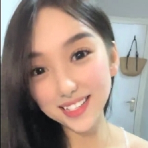 清秀女神貌美如花,胡萝卜塞满逼,1V+741MB