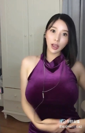 虎牙女神童小芯744M超性感视频作品，颜值身材爆炸，网红球器享受