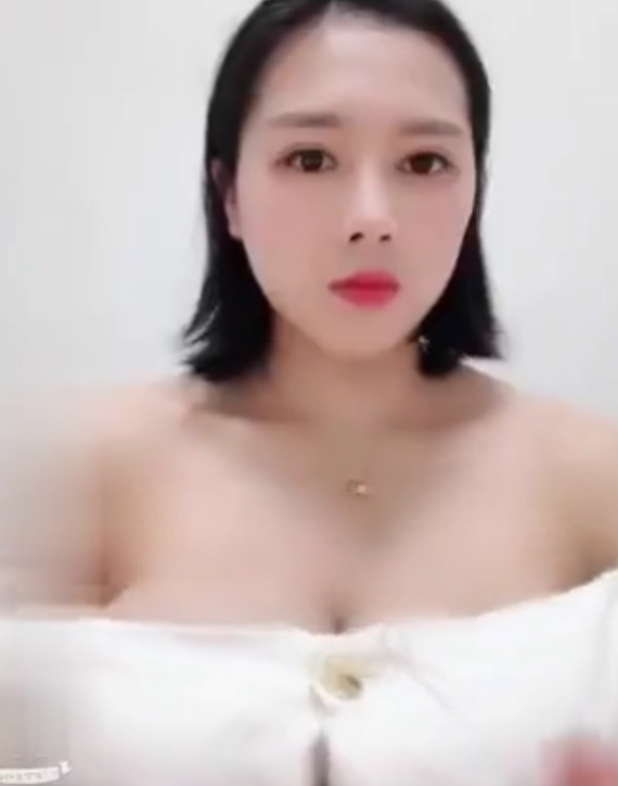 快手女神敏敏一路向前最新热舞大放异彩，28V点赞数高达73V，总播放量达740M