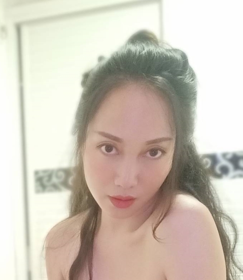 明星泄密：小明星钟晓红放飞自我，白皙美脚刮毛发晾衣架擦某处