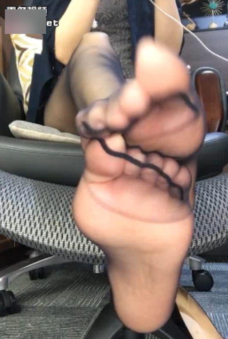 网红雪茄美脚直播回放1V342M，付费房内精彩内容，百度盘pdf转7z下载