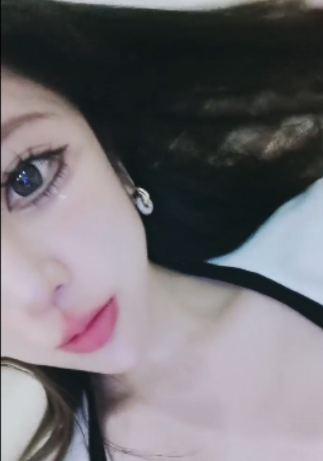 御姐晚晚晚晚：超顶水流看点粉嫩，感觉满满