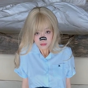 指教靓女小狗小二先生44g:幽静小巷漫步,收藏量飙升,新增4V内容,ED2K链接方便下载