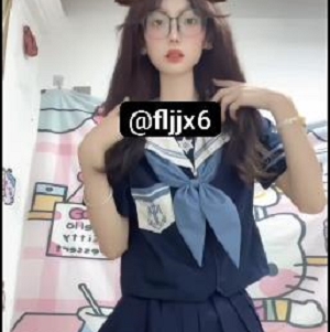 福利姬学妹自拍短片正片35分钟，学校楼森林观看