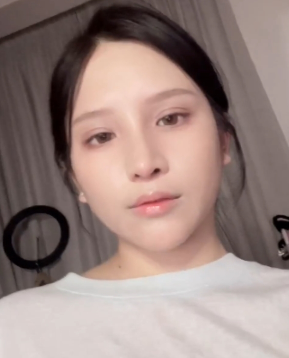 台湾妹子Ashisyourlove艾希：百度ED2K视频收藏485，新系列《学姐上门》引爆网络