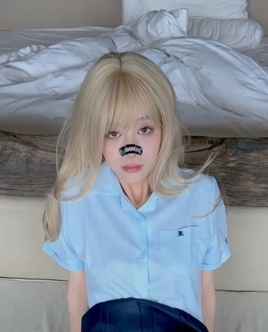 指教靓女小狗小二先生44g：幽静小巷漫步，收藏量飙升，新增4V内容，ED2K链接方便下载