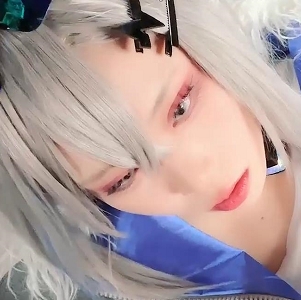 的精湛技艺更是让人赞叹不已。**视频资源下载与观看**如果您也对浵卡的COS作品感兴趣，不妨点击下方链接，下载观看她最新的银狼角色视频。在这个视频中，您将看到浵卡如何通过互动和表演，将角色诠释得淋漓尽致。不容错过的精彩表演，赶快点击链接，一窥浵卡的COS世界吧！