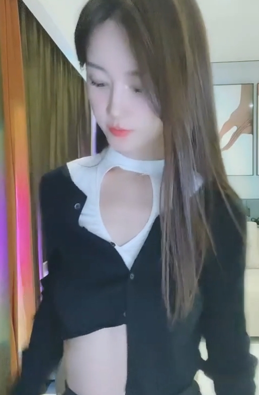 高开叉渔网袜舞姿妖娆宁依纯性感闪现百度盘视频文件长效