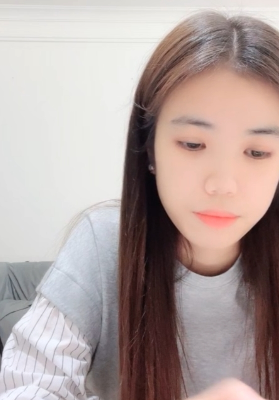 60v56.4g反差眼镜妹妮妮：收藏百度ED2K，独特个性引关注