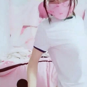 虎牙新晋反差婊桃小沫沫酱最新作品合集[116V18.2G]，超人气幼齿小清新乖乖女美女浮力姬