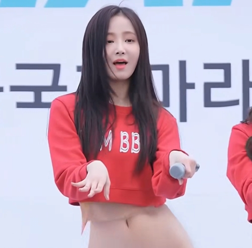 [自行打包] AI脱衣舞  高能之女团饭拍现场去衣热舞 [1v+2.2G][百度盘]